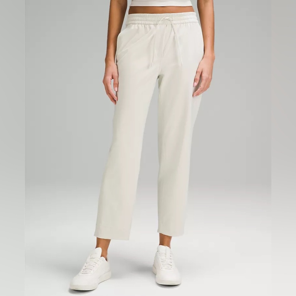 Lululemon Stretch Tapered-Leg Mid-Rise 7/8 Length in color bone (XL).